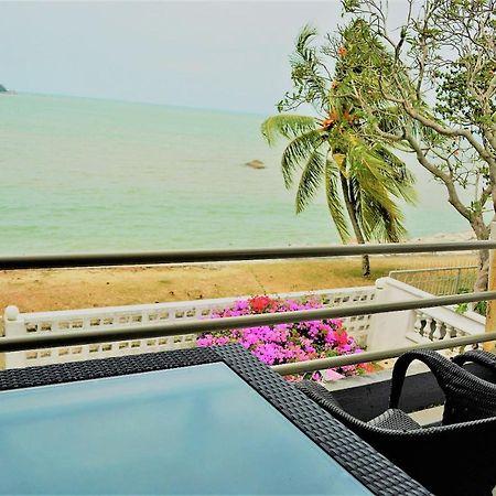 G&T'S Beach Front Villa Tanjung Bungah  Exteriör bild
