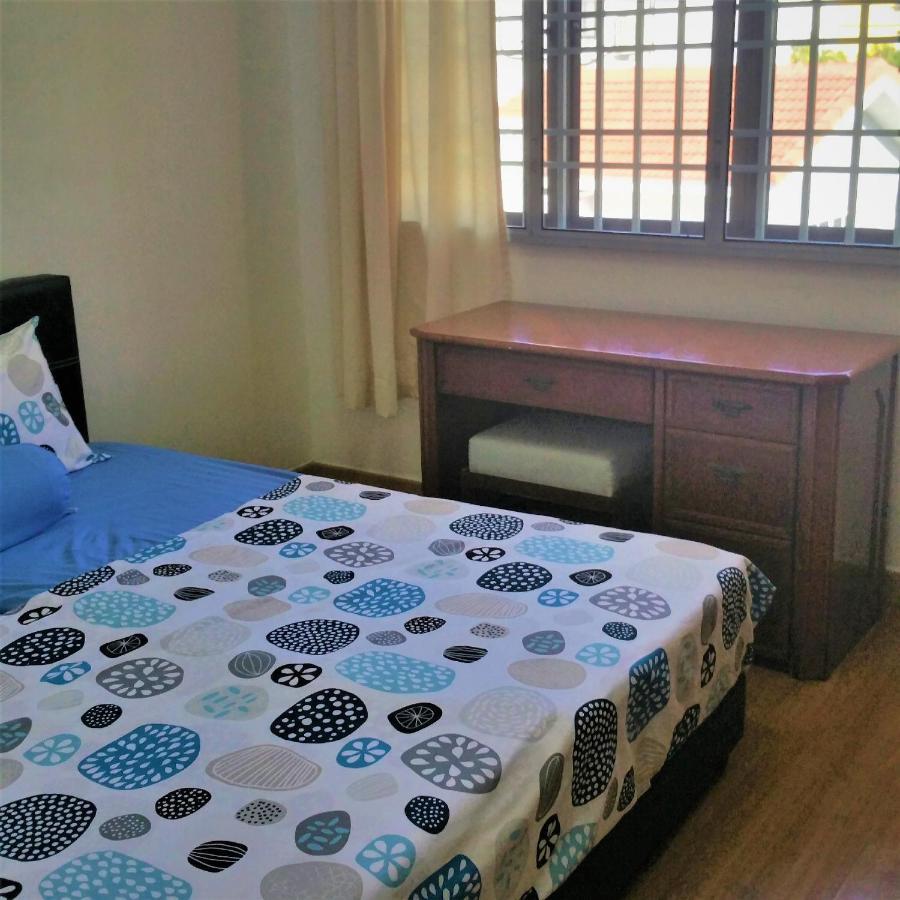 G&T'S Beach Front Villa Tanjung Bungah  Exteriör bild